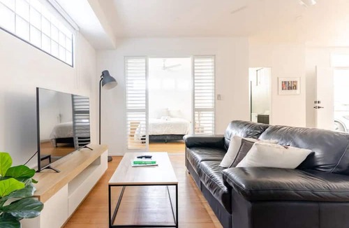 West End House | Modern self contained quiet flat in West End
