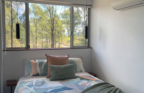Mount Alford Cabin | Luxury container cabin with scenic views & outdoor bath close to wineries