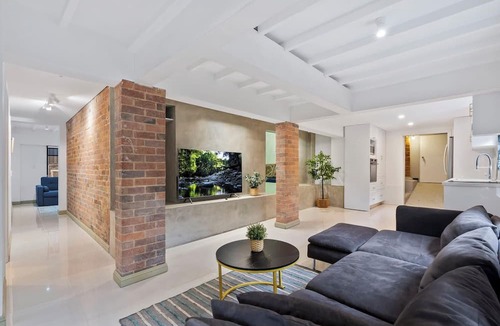 Ashgrove House | Unit in Inner Brisbane with Movie Room and Parking