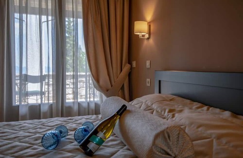 Eptalofos Condo | Eptalofos Guesthouse - Cozy Double Suite with Fireplace