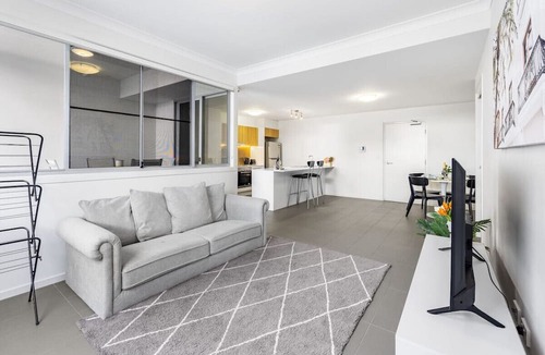 Kelvin Grove Apartment | Chic Modern Retreat: 1BR Apt w/ pool@Kelvin Grove