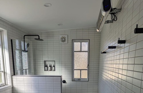 Pozieres Cottage | Relaxing Cottage adjacent to Donnellys Castle Dog-friendly! Close to Stanthorpe