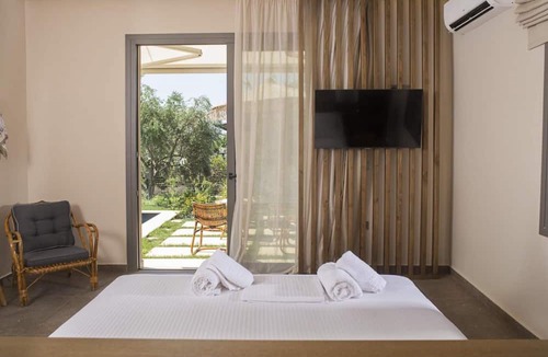 Akovitika Villa | ISholidays Elaia Grove Villa 2