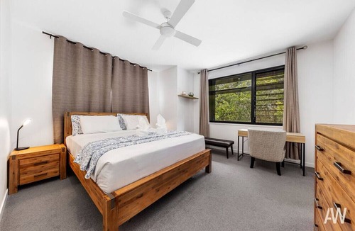 Birtinya House | 4 Bedroom Luxury Townhouse