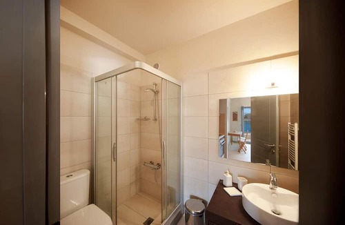 Katakali Apartment | 1st Floor at Crystal View Villa