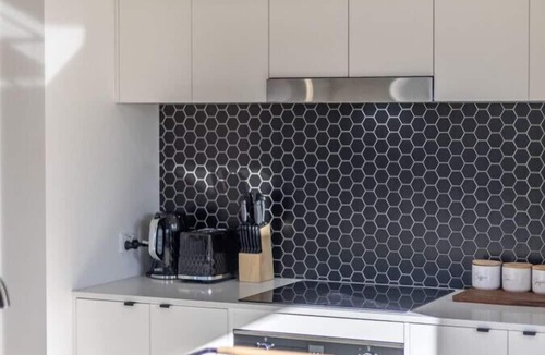 Greenbank House | Convenient Brandnew 4 Beds House, 5 mins to mall