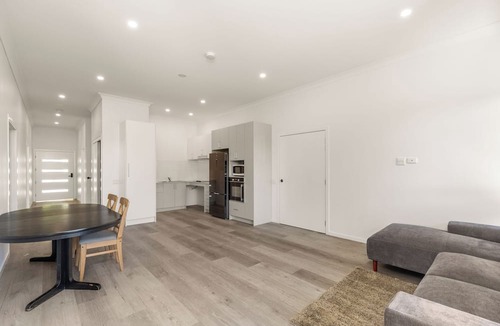 Goodna House | 5 Guest 3 Bed,3 Bath Free Parking, wifi, patio