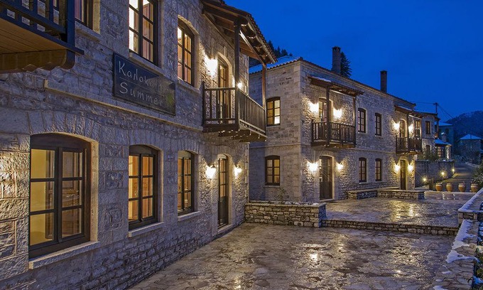 Karpenisi Hotel | Epoches Luxury Suites